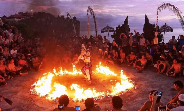 Tari Kecak Khas Bali